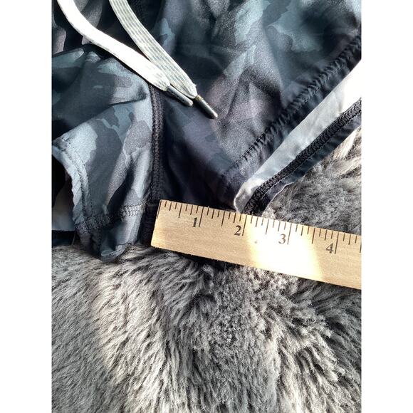 Vuori‎ women's clementine shorts black watercolor camo athletic gym - Picture 13 of 13